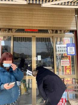 “我无依无靠，就靠这便利店生活了，能不能罚少点...”
在广东省佛山市，有一位老