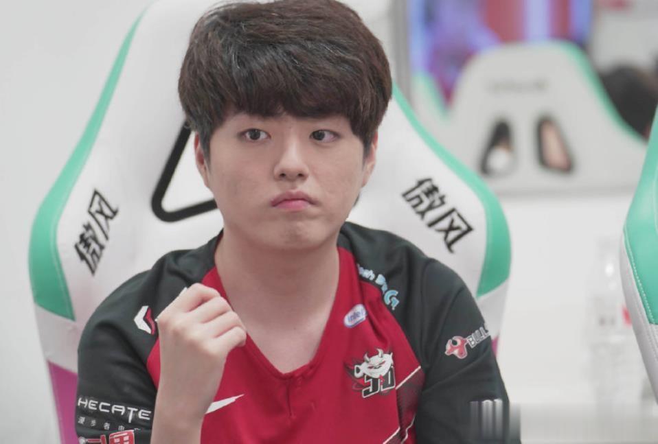 前JDG下路loken迎来在日