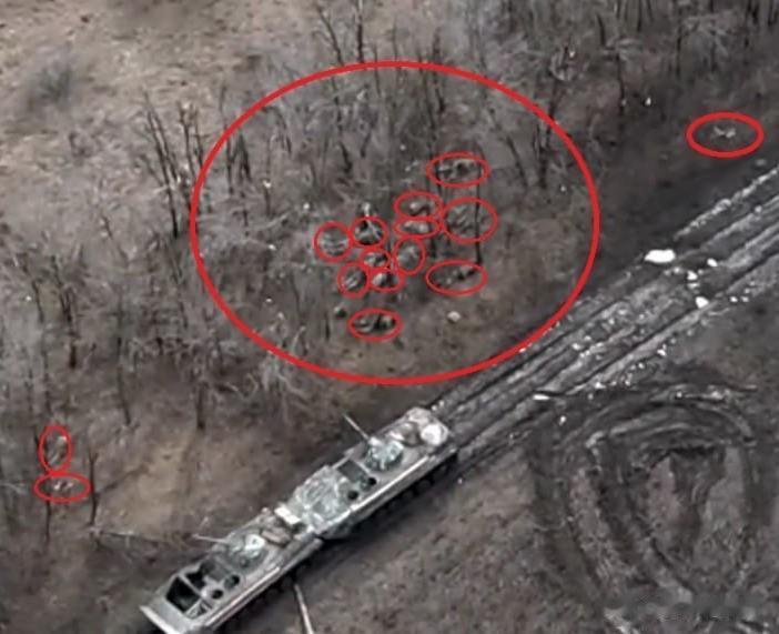 刚刚，”瓦格纳“摧毁了一支试图逃离巴赫穆特的乌克兰人车队。
在计算坐标：N.P.