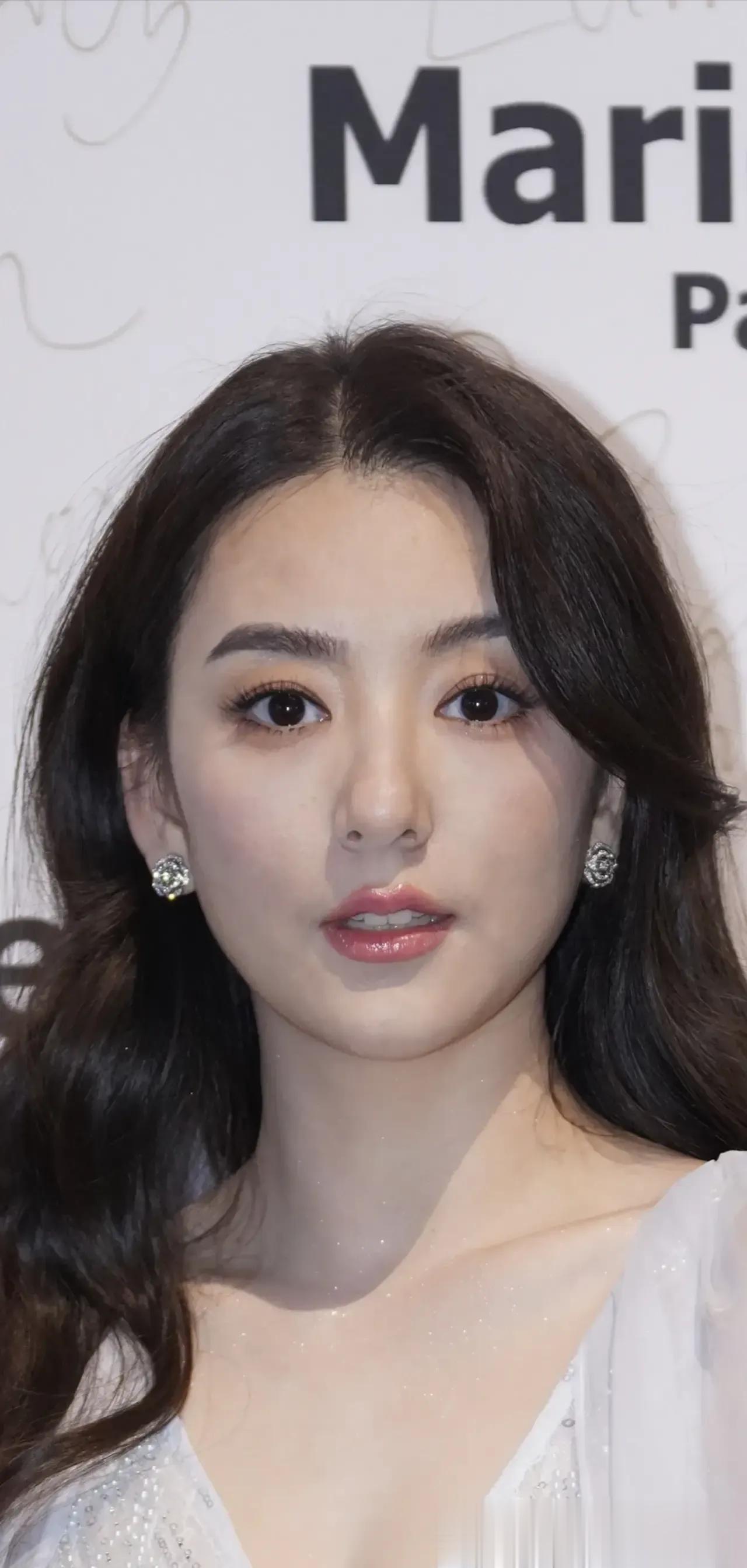 天王嫂的生图照真美
冷不丁一看像张柏芝