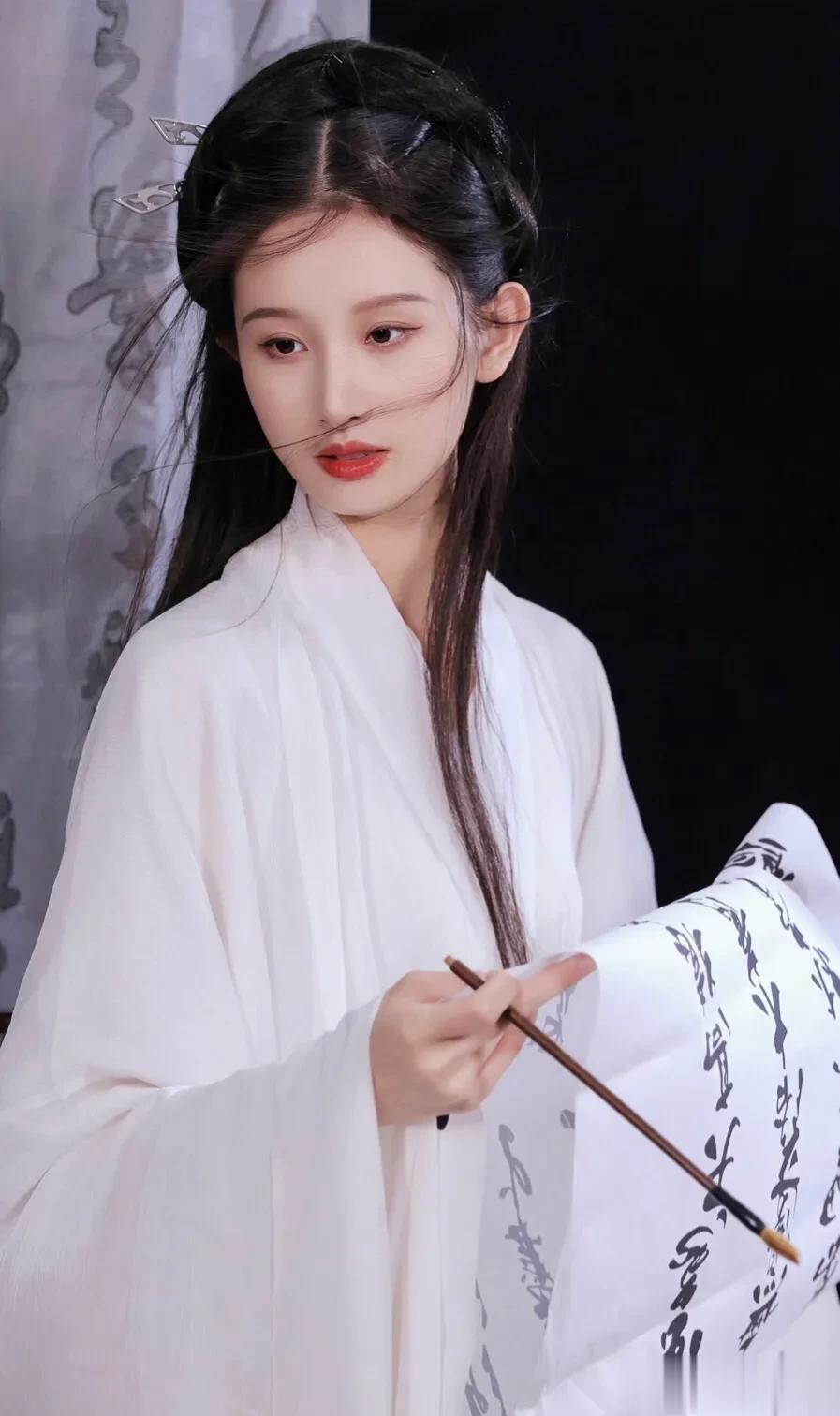 望江楼。怅从风起，娉婷紧攥离愁。念皓月卿卿弄影，海棠初落芳菲，黯然渡头。无端弦与
