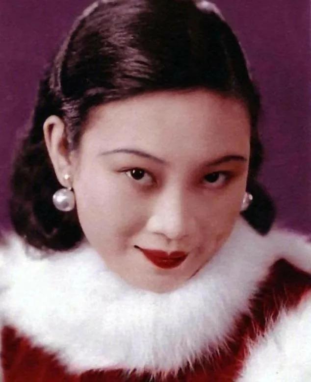 1942年，胡蝶被戴笠霸占。当时，胡蝶气喘吁吁地说：“戴笠，你占了我的身子，却得