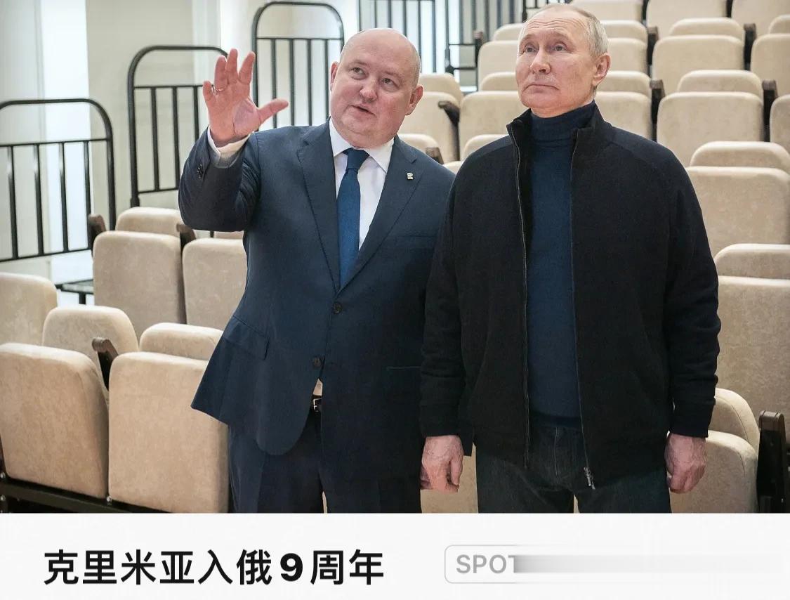 俄罗斯总统 Vladimir Putin 参观一所艺术学校，塞瓦斯托波尔市。3月