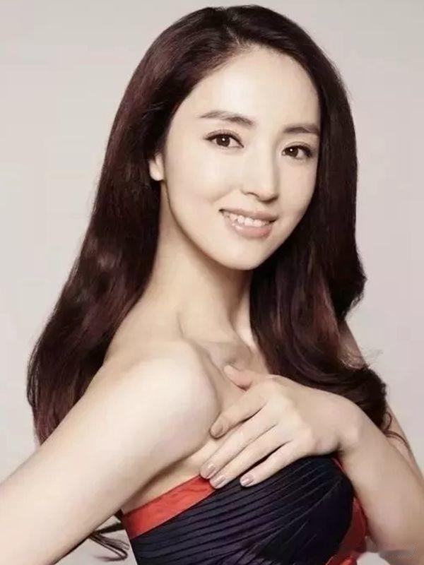 娱乐圈中一直不温不火的女明星，李沁算一个，最后这个太可惜！
在娱乐圈中有着数不胜