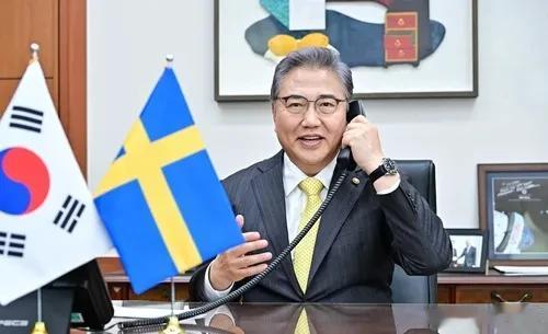 韩国外长朴振同瑞典外长比尔斯特伦通电话
韩联社首尔3月27日电 据韩国外交部27