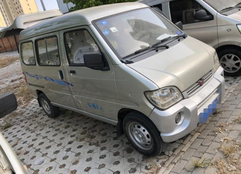 500万以内，最好的代步车是什么？
不开玩笑，我认为是五菱宏光
动力不详，遇强则