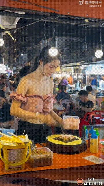 网友吐槽∶煎饼西施与他男朋友，这个男的何德何能能拥有这等美女做女朋友！
我要说，