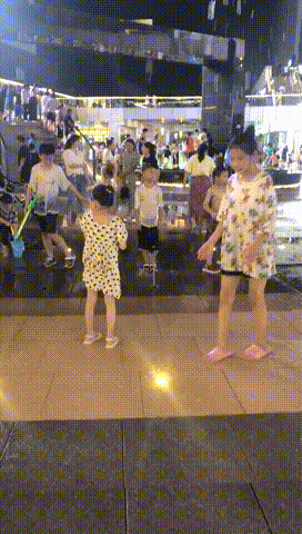 也许是他口渴了吧？
这题好难啊！怎么也做不出来，怎么办呢？
你知道小姐姐唱了什么