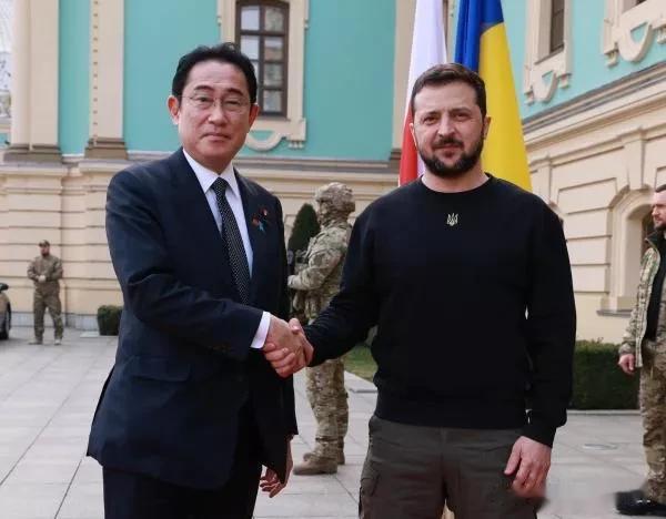 岸田文雄现身基辅，悼念被屠杀的布查平民，俄海空军进入日本海

来源:铁血观世界
