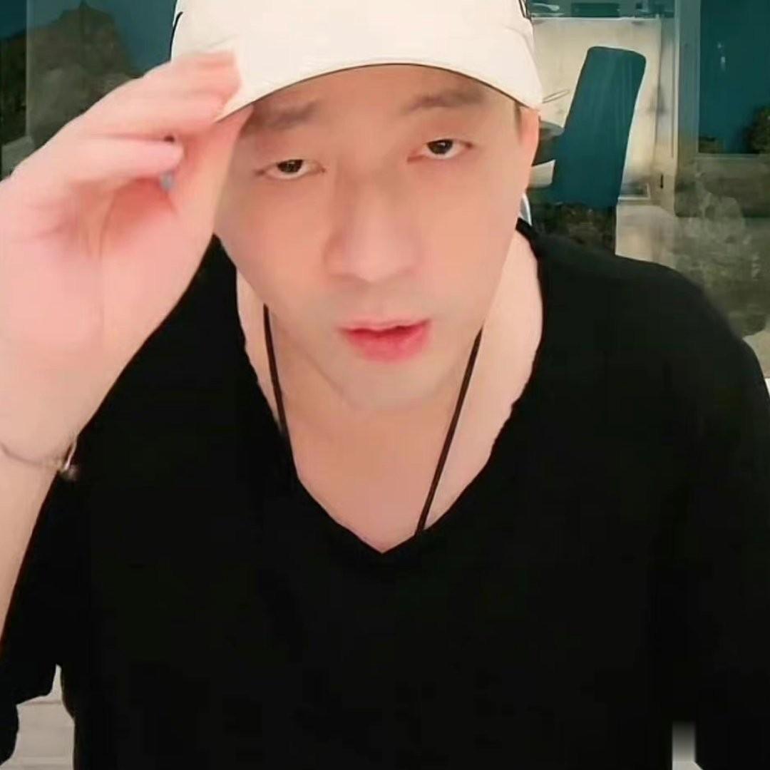 汪小菲俩孩子挺可怜的，怎么摊上