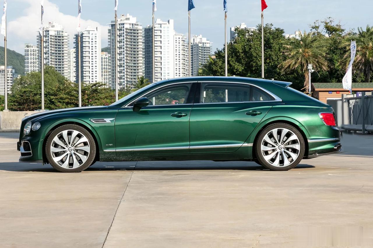 两厢车的天花板，宾利飞驰两厢版[害羞][害羞]  