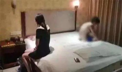 男子与女子不远千里，网恋见面。见面后双方吃饭、看电影和开房，一顿操作如猛虎；尔后