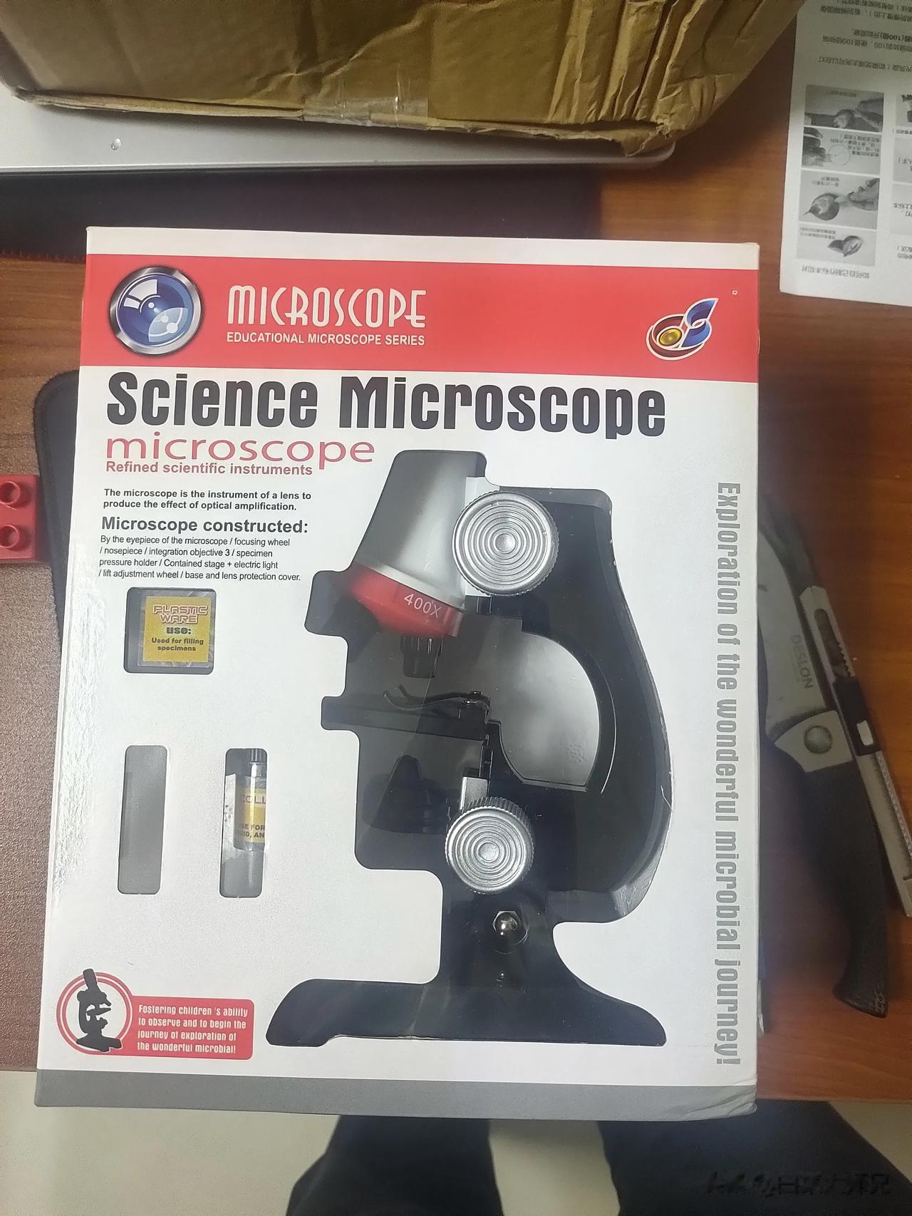 在拼多多上买了个玩具显微镜，虽然是塑料机身的，但因为有1200倍的放大倍数，真能