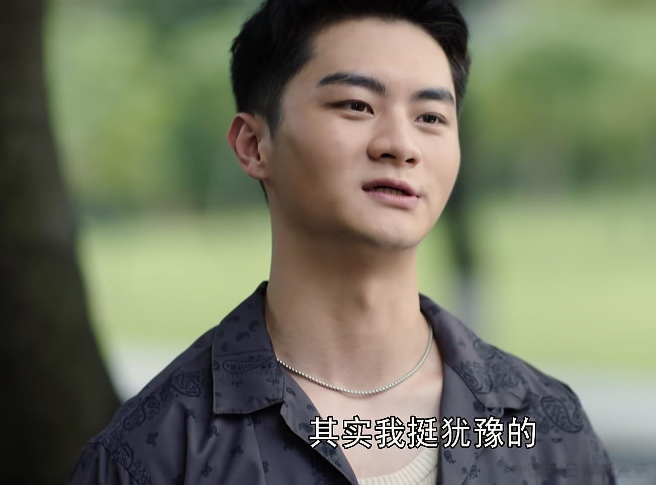 孩子很多时候比大人活的明白。《许你万家灯火》里林奇被丁犁设计陷害，丁犁儿子丁钉出