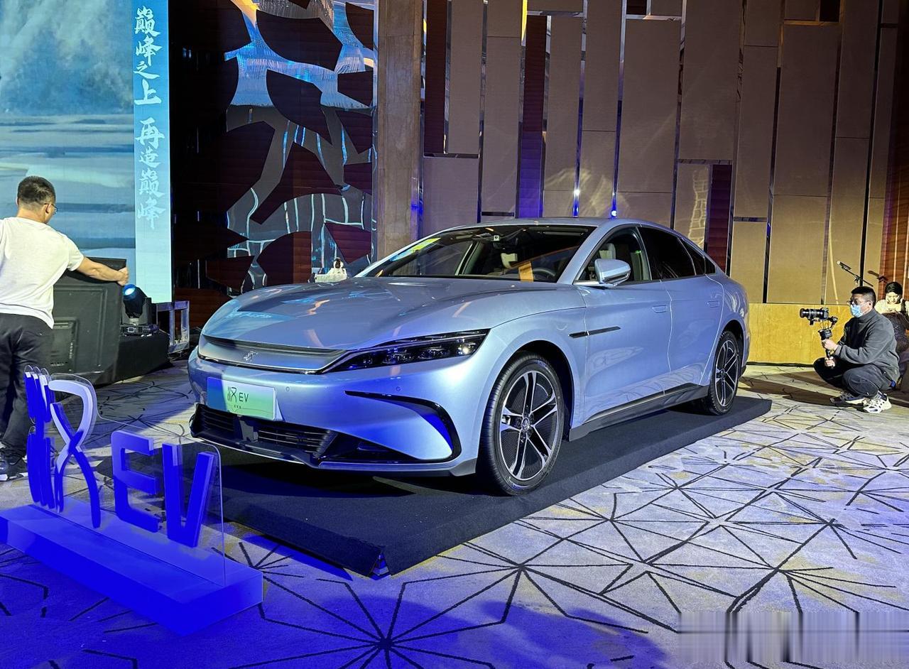 2023款汉EV冠军版正式上市，新车共5款车型，售价20.98-29.98万元。
