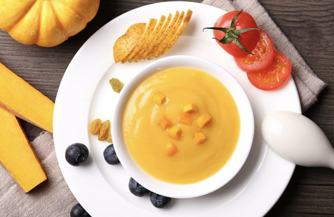 #新手爸妈指南# #儿童健康守护者计划# 自己给宝宝做辅食也不错，现吃现做能保证