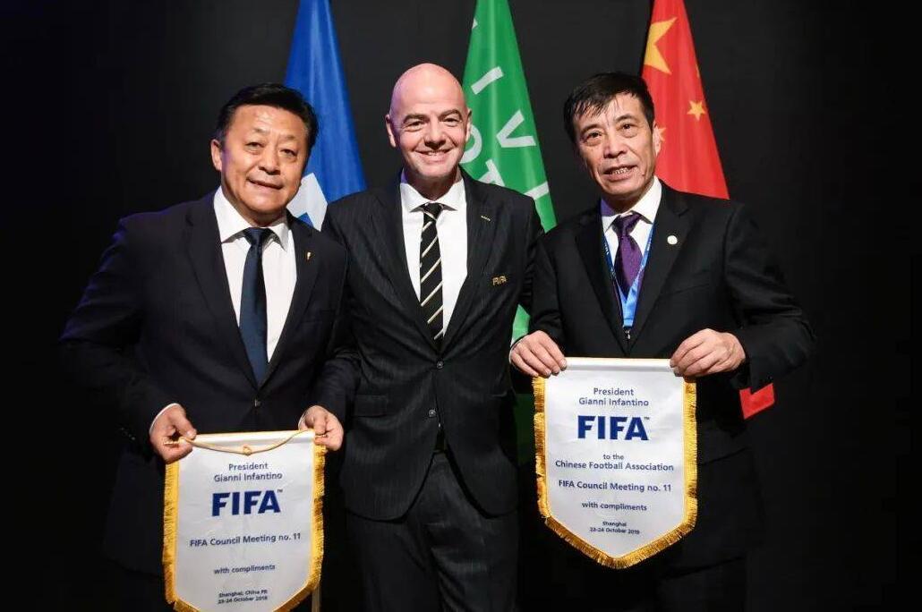 足协开出千万高薪也难请动世界名帅，国足选帅遇到困境，怎么办？黄强歪谈体育认为，选