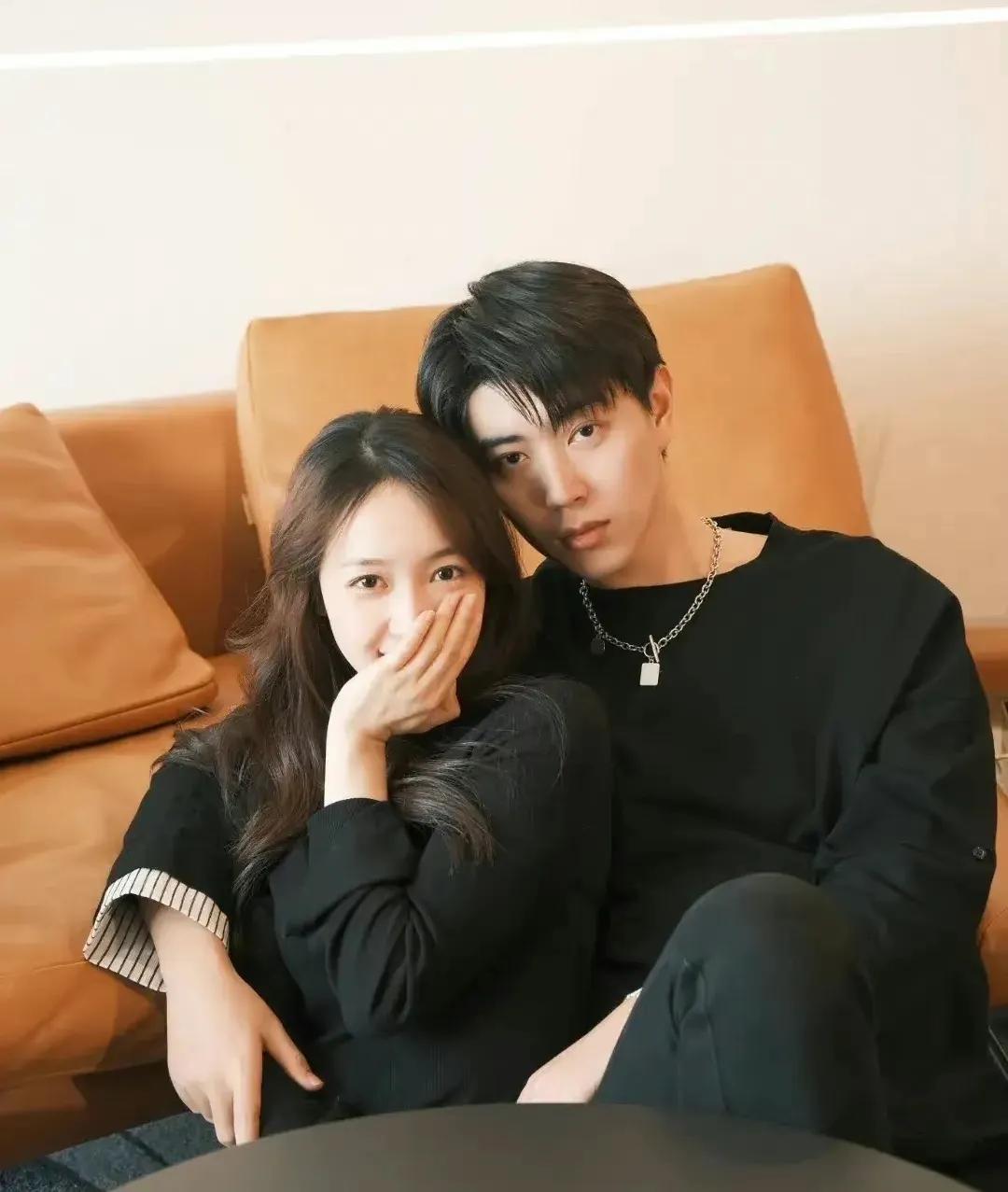 秦牛正威公开恋情了！
秦牛正威和孔语浩官宣恋情了！
去年十一月份有八卦媒体就拍到