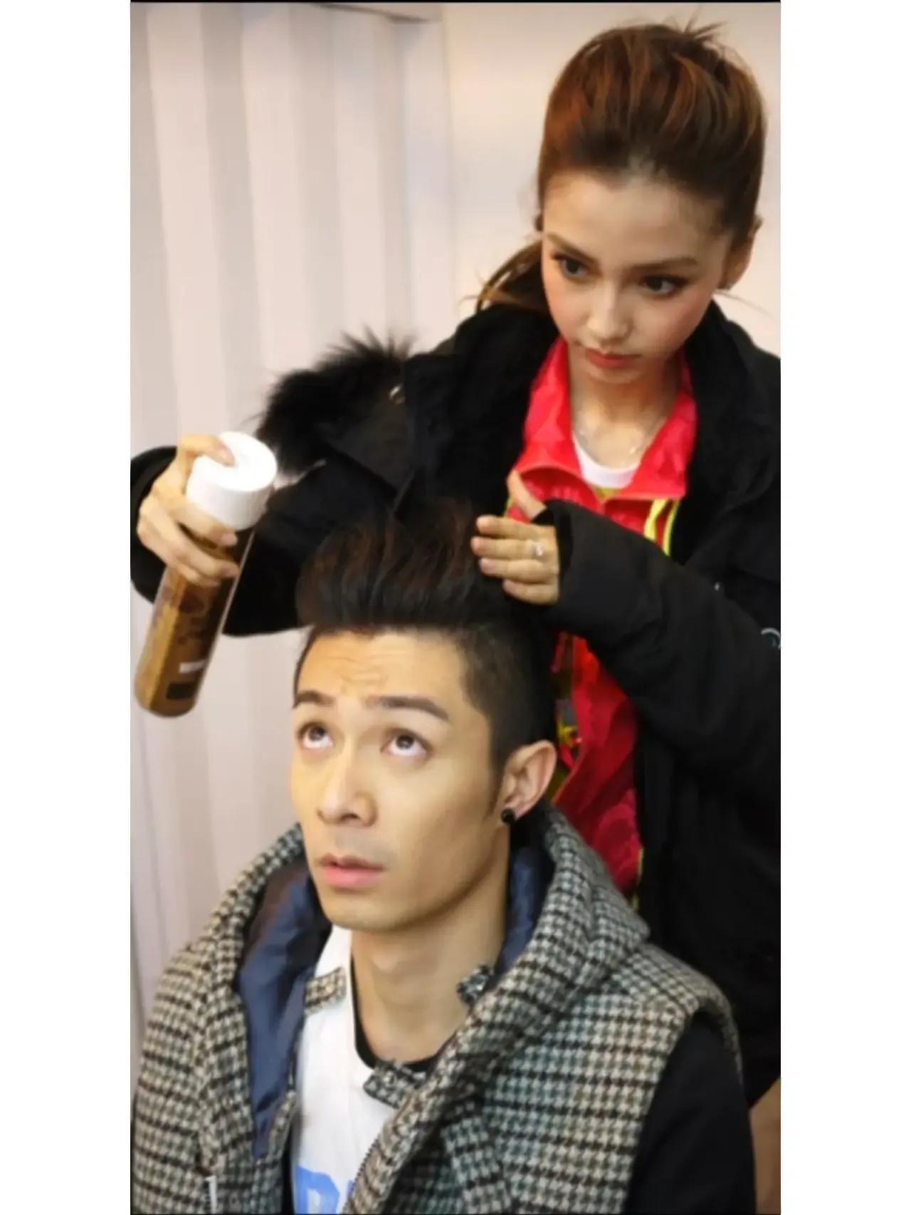 杨颖与周柏豪
早年baby的ins上每张照片他都会点赞
感觉baby和谁都有cp