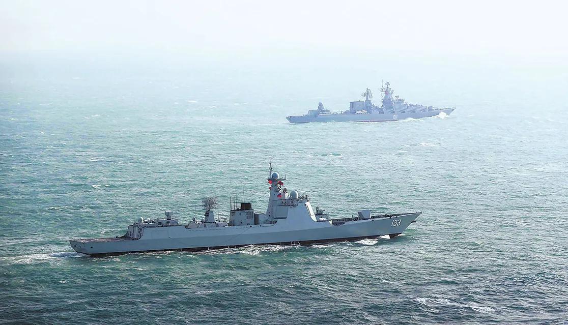 中俄东海联合军演距离台湾省最近300公里，台媒称是“包围台湾”。
为展示中俄在海