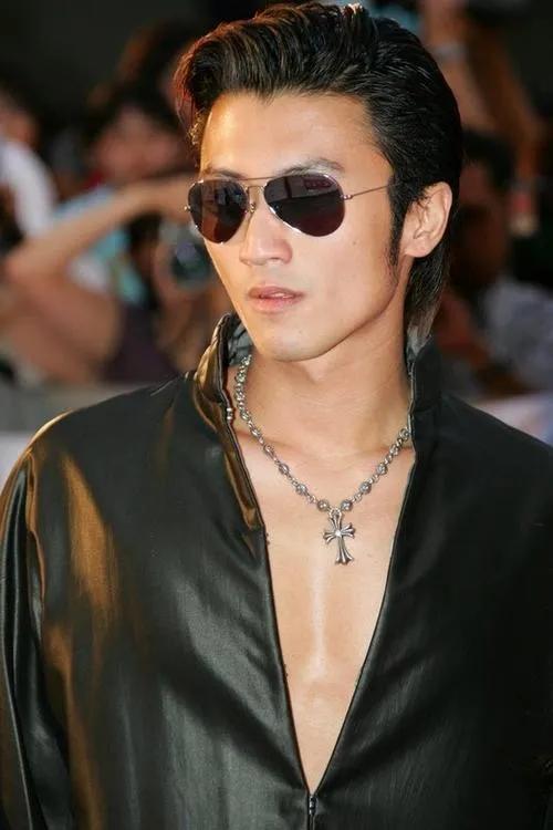 男人的性拿来用用就好。

我说这句话的本意，是希望女性能消解掉一部分对崇高，对完