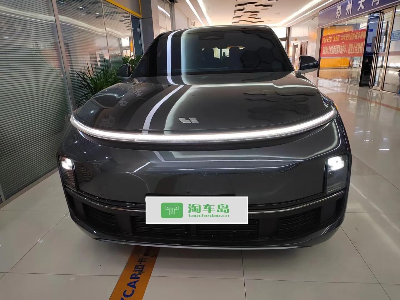  虽然我是卖车的，但是我还是更倾向于先买房让自己稳定下来，先有一个属于自己的家，