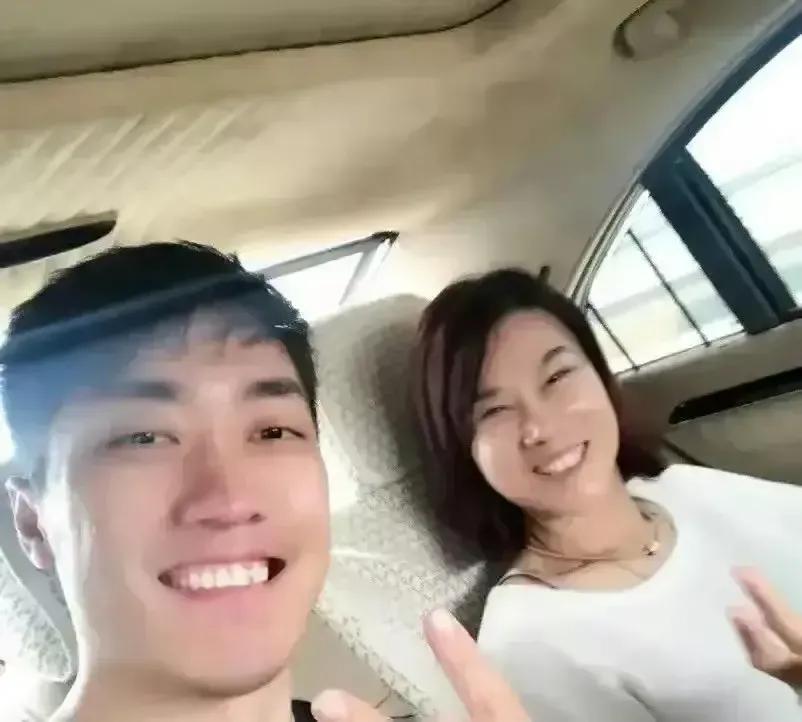 董明珠真的恋爱了？如果是真的也不稀奇，男未婚女未嫁，两情相悦为什么不能在一起呢？