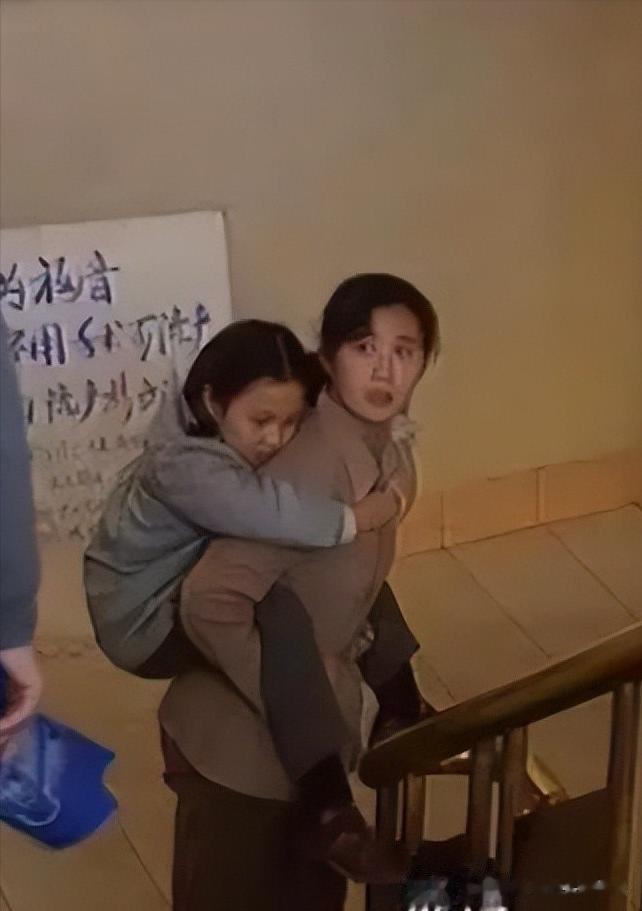 郝梅是电视剧《年轮》中的主角之一，小的时候郝梅漂亮、学习好，是妥妥的女神加学霸。