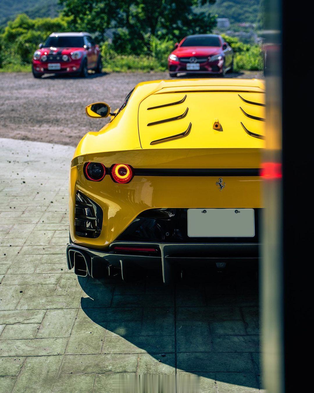 vicchou1005💛Details of the 812 Competiz