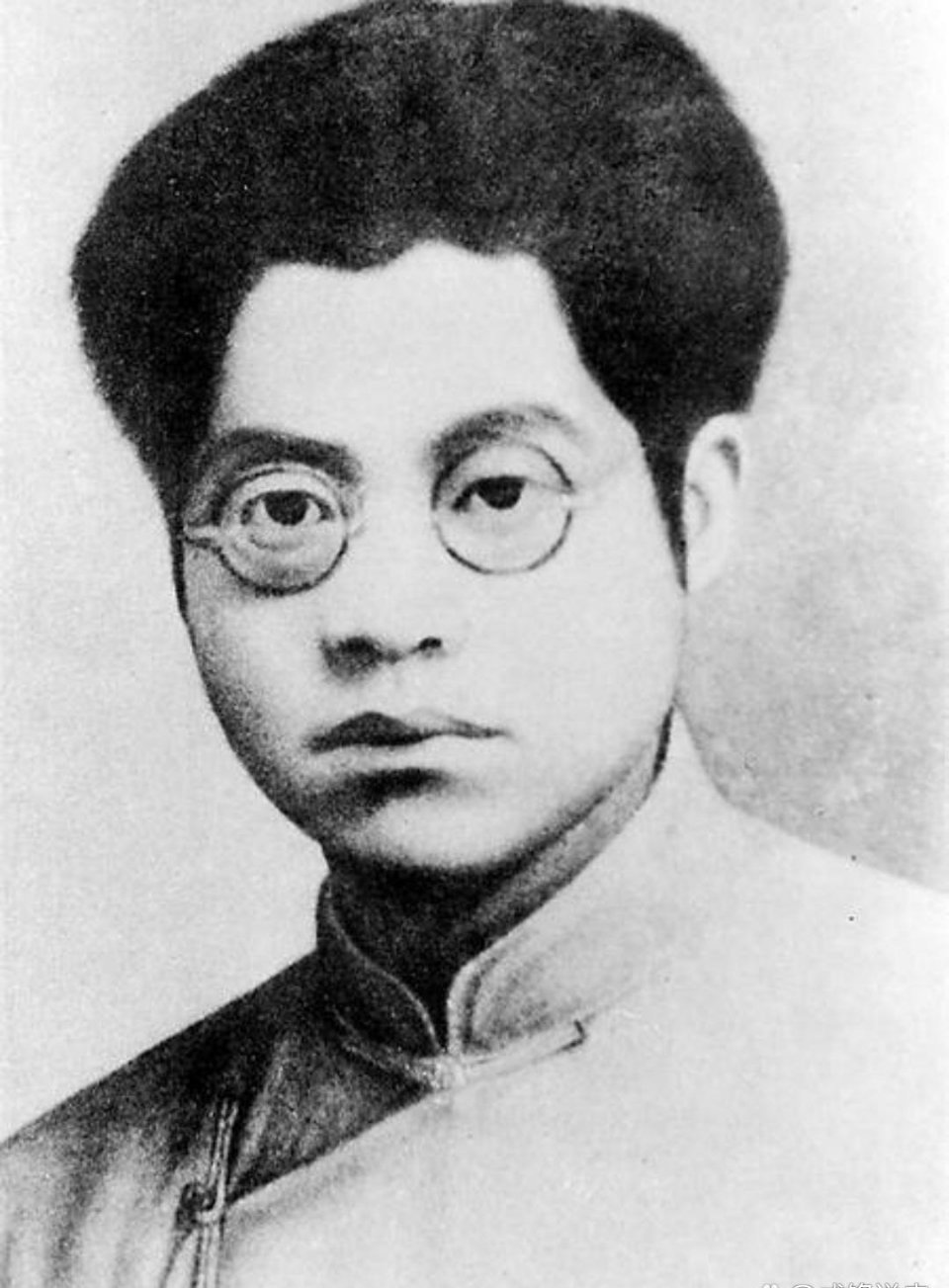 夏明翰1900年至1928年，湖南衡阳人。“五四”运动时，是衡阳学生联合会领导者