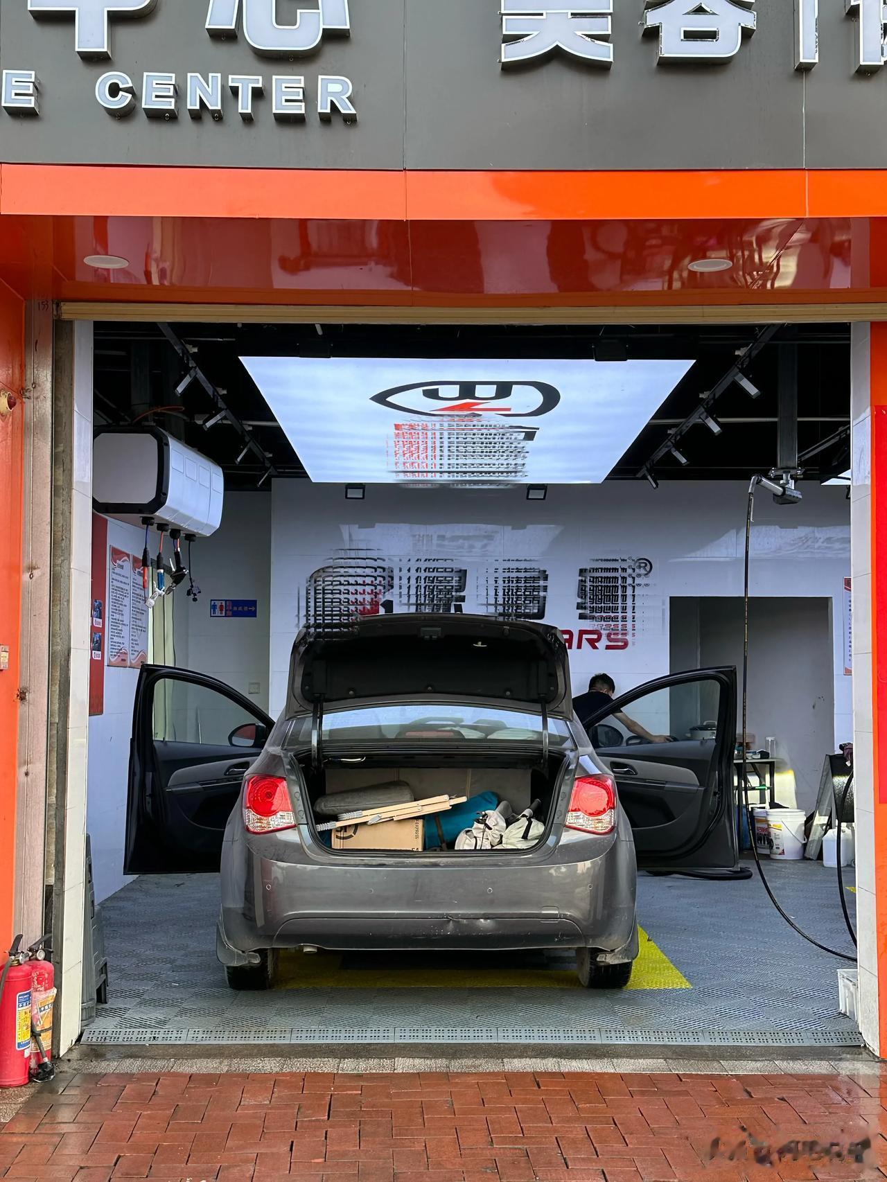 坐标广州，洗车50起，稍微好点的精洗基本上要100+了，现在物价上涨的有点快啊。