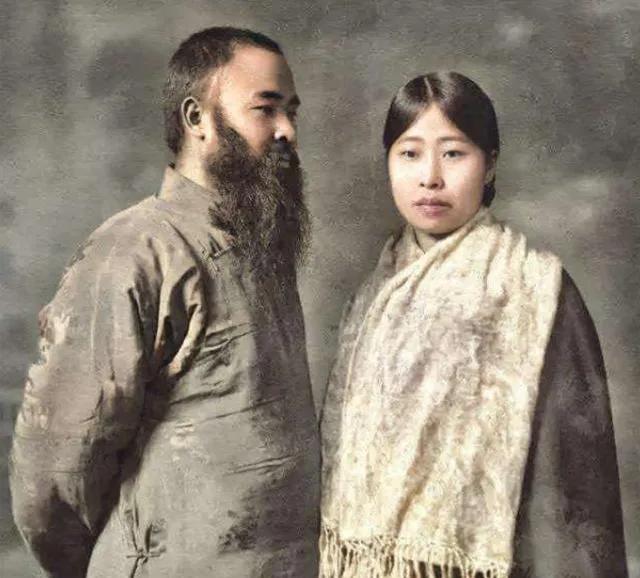 国画大师张大千，有多会造假？连徐悲鸿都被他一幅假画骗了300块大洋。

1932