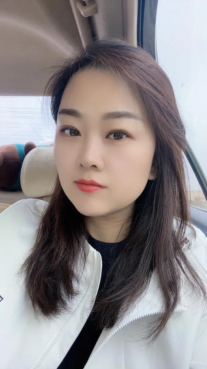 你越不联系女人，她就越心慌。
因为女人的占有欲都非常的强，她不会忘记一个曾经爱过