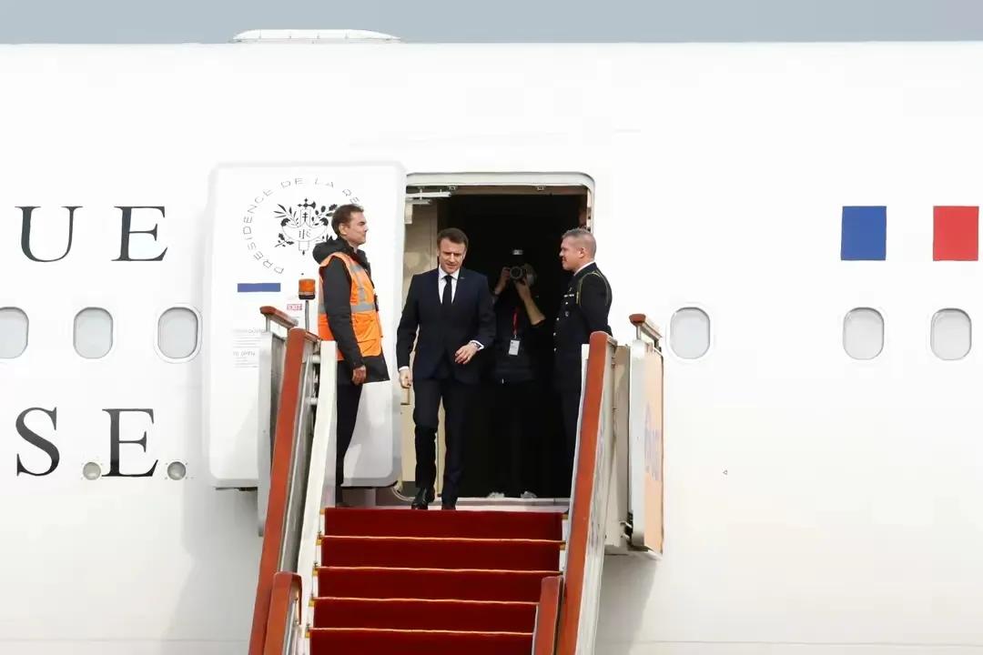 法国访华，阵容豪华！
法国来华除了政要，还包括60多位大企业负责人和20多位文化
