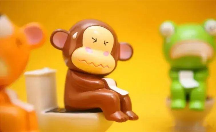 上厕所时，“大便前头干硬，后头软粘”，说明什么？看完涨知识了[话筒]最正常的生理