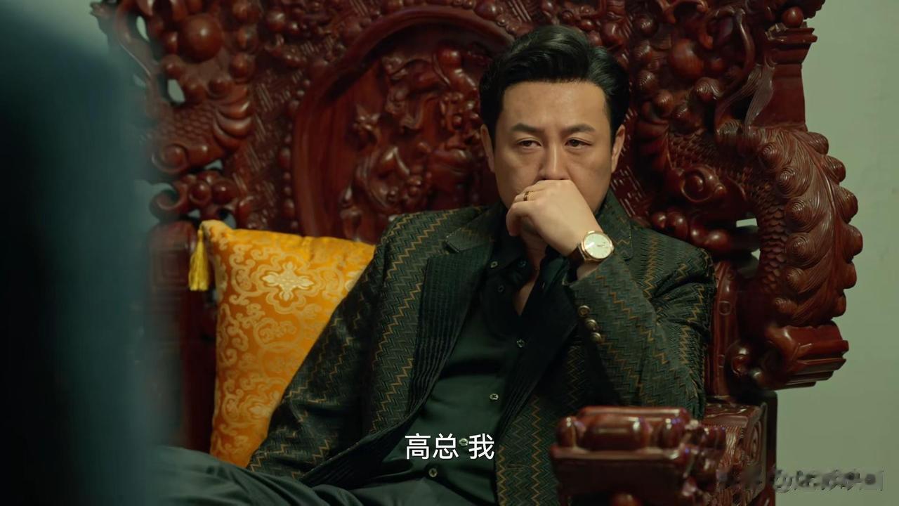 很多人将《狂飙》评价为：高氏兄弟的罪恶史，刑警安欣的扫黑往事。
但这部剧的成功在