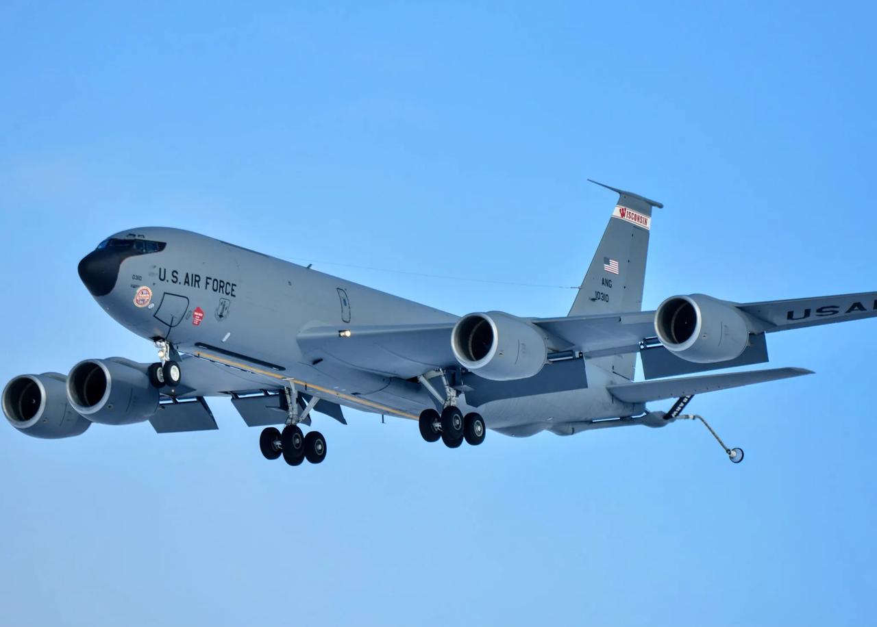 美军的KC135空中加油机也是