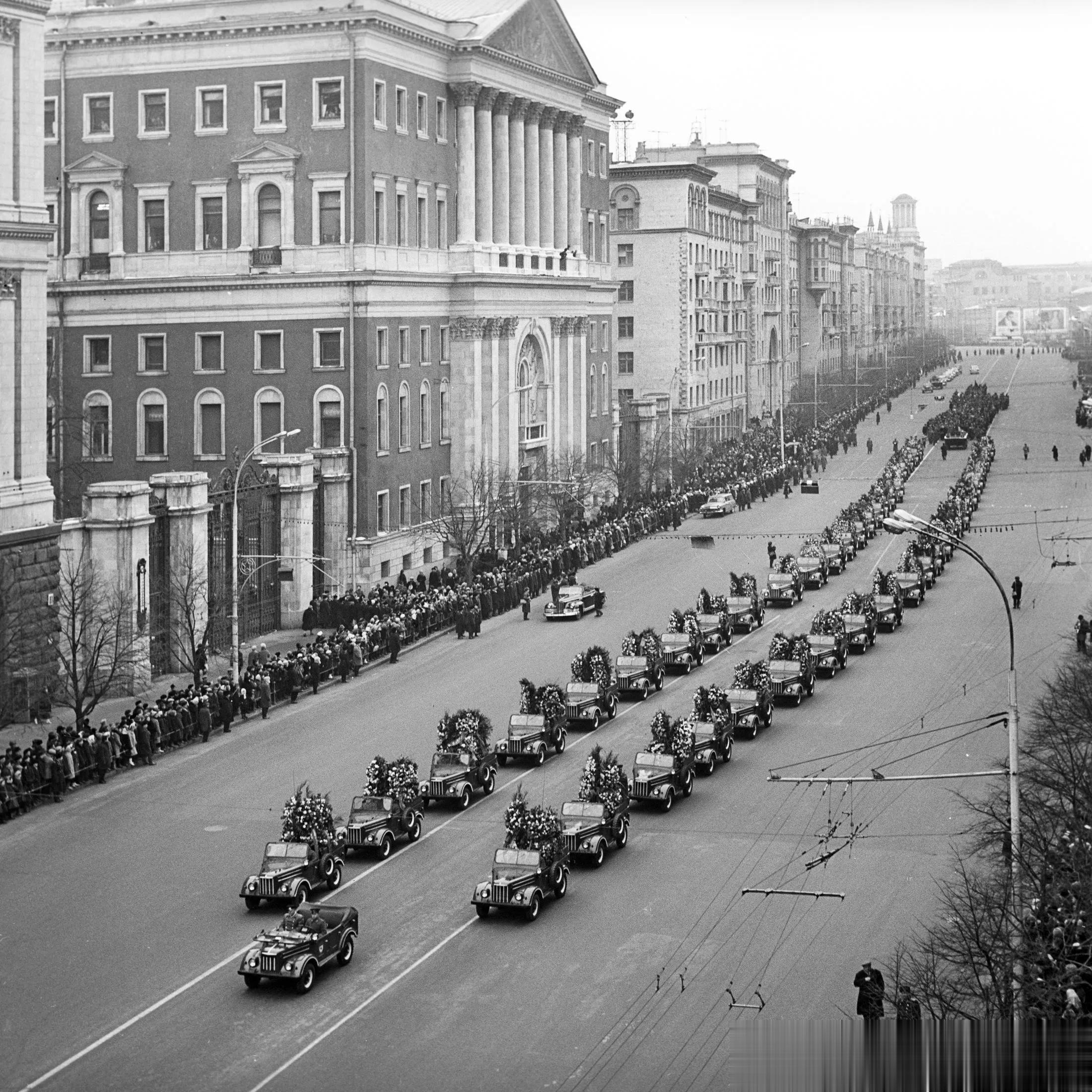 1966年，距离1941年卫国战争爆发已经过去25年。为褒奖在卫国战争中牺牲的数