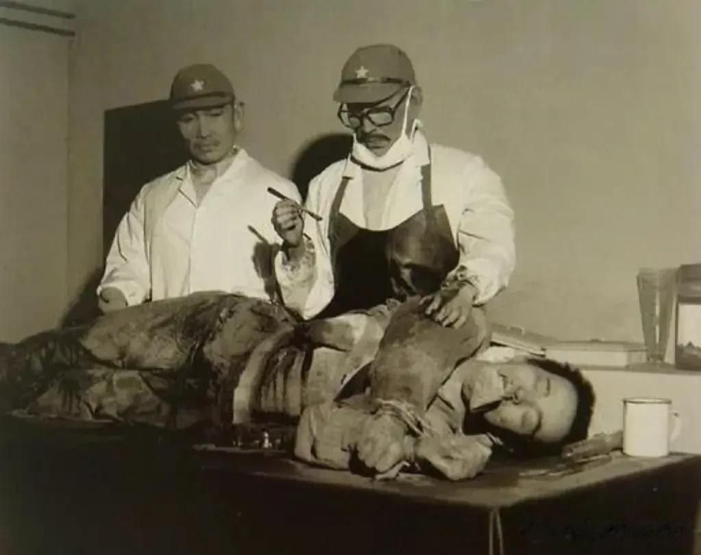 1935年，是中国历史中一个极为黑暗的年份，也是中国人民遭受最大的屈辱之一。在这