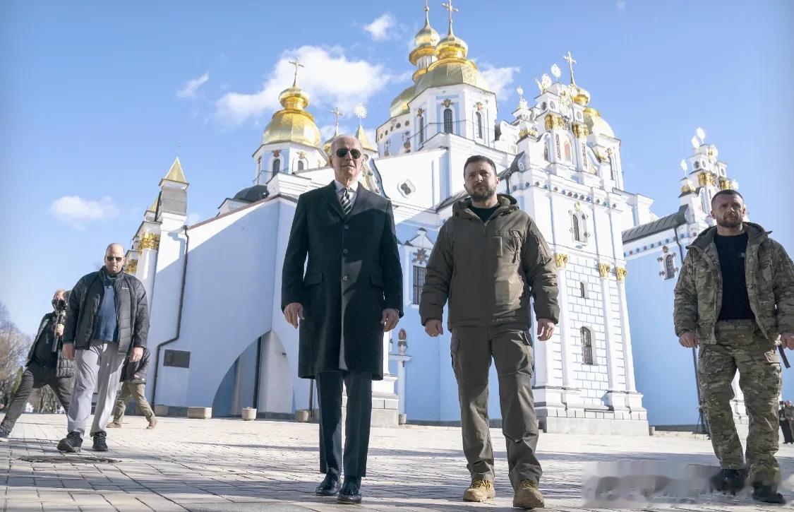 美国总统 Joe Biden 与乌克兰总统 Volodymyr Zelensky