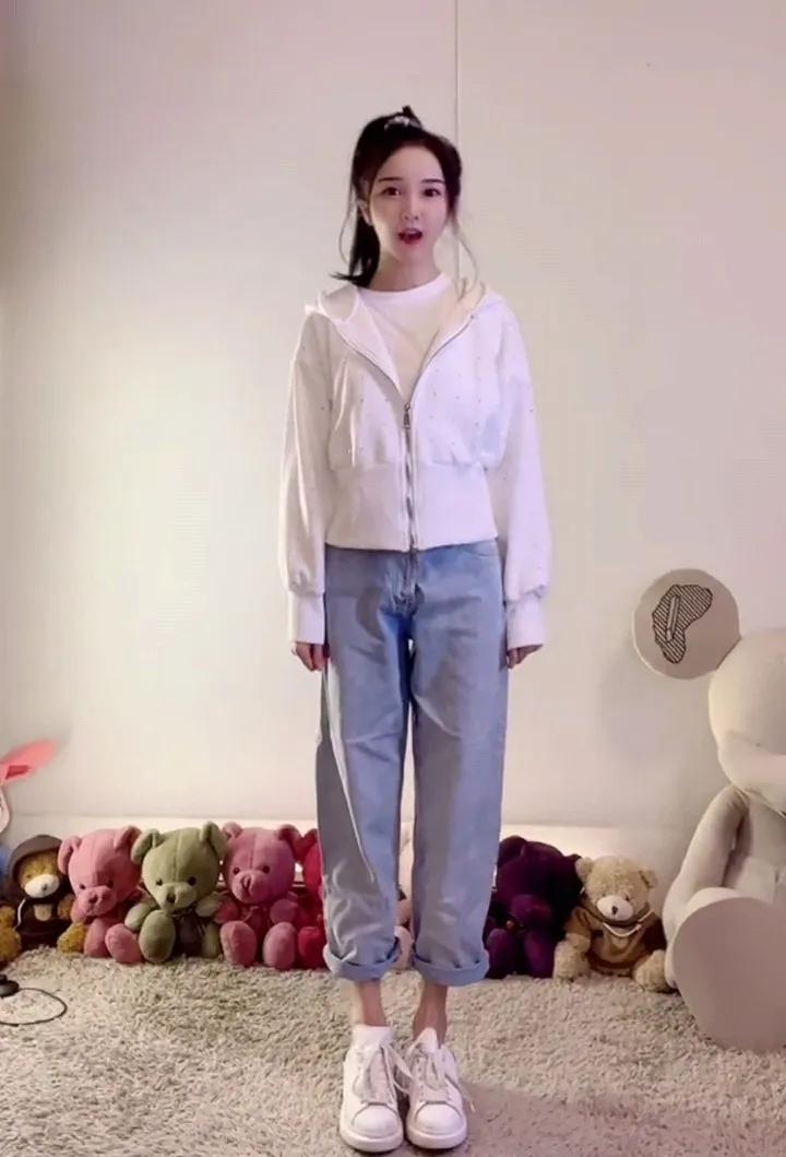尊敬的观众们，大家好！我是有幸来到这里的惠子。今天，我想和大家分享一些关于美丽和