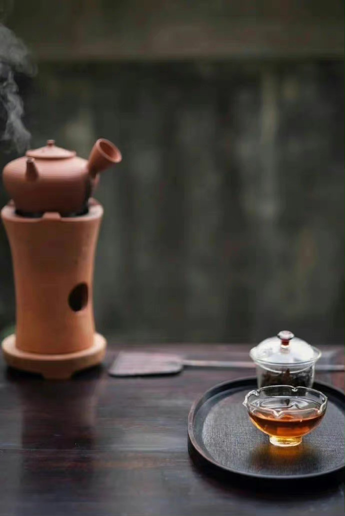 谁不是把自由卖了， 换成了柴米油盐。 人间非净土，各有各的苦。 ​ ​​​