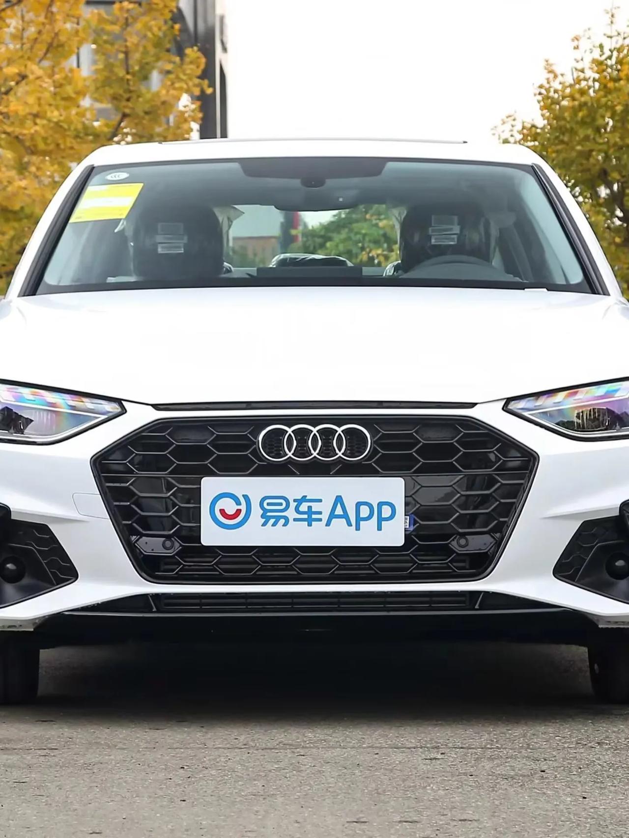 是实话，我开了奥迪A4L也有一段时间，不得不说奥迪A4L后排空间小、后排座椅异响