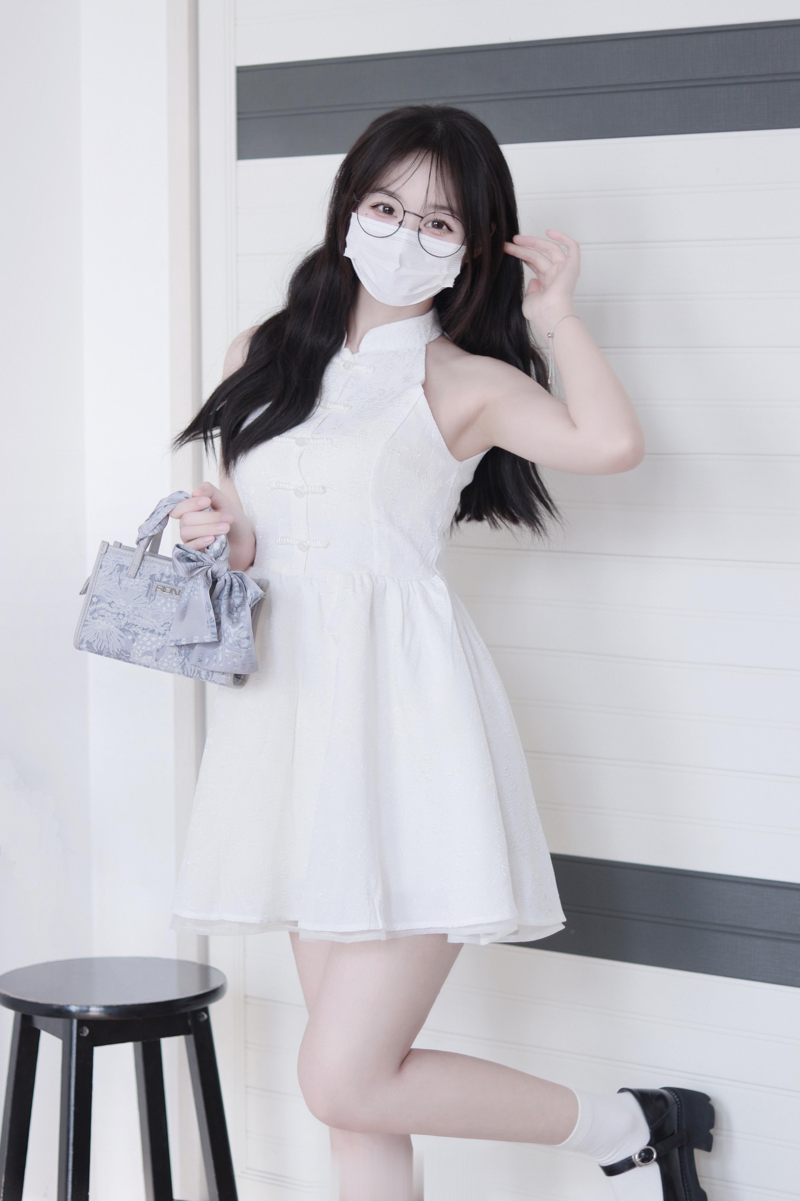 趁年轻多拍点 老了给女儿网恋用 ​​​