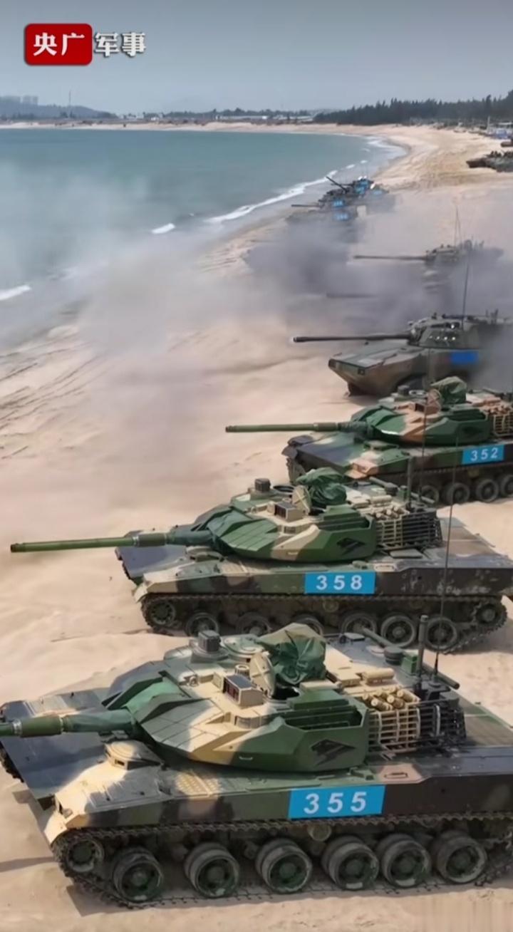 海军陆战队某旅近日组织多型装甲车进行实弹射击演练……陆战队终于换上了09式双35