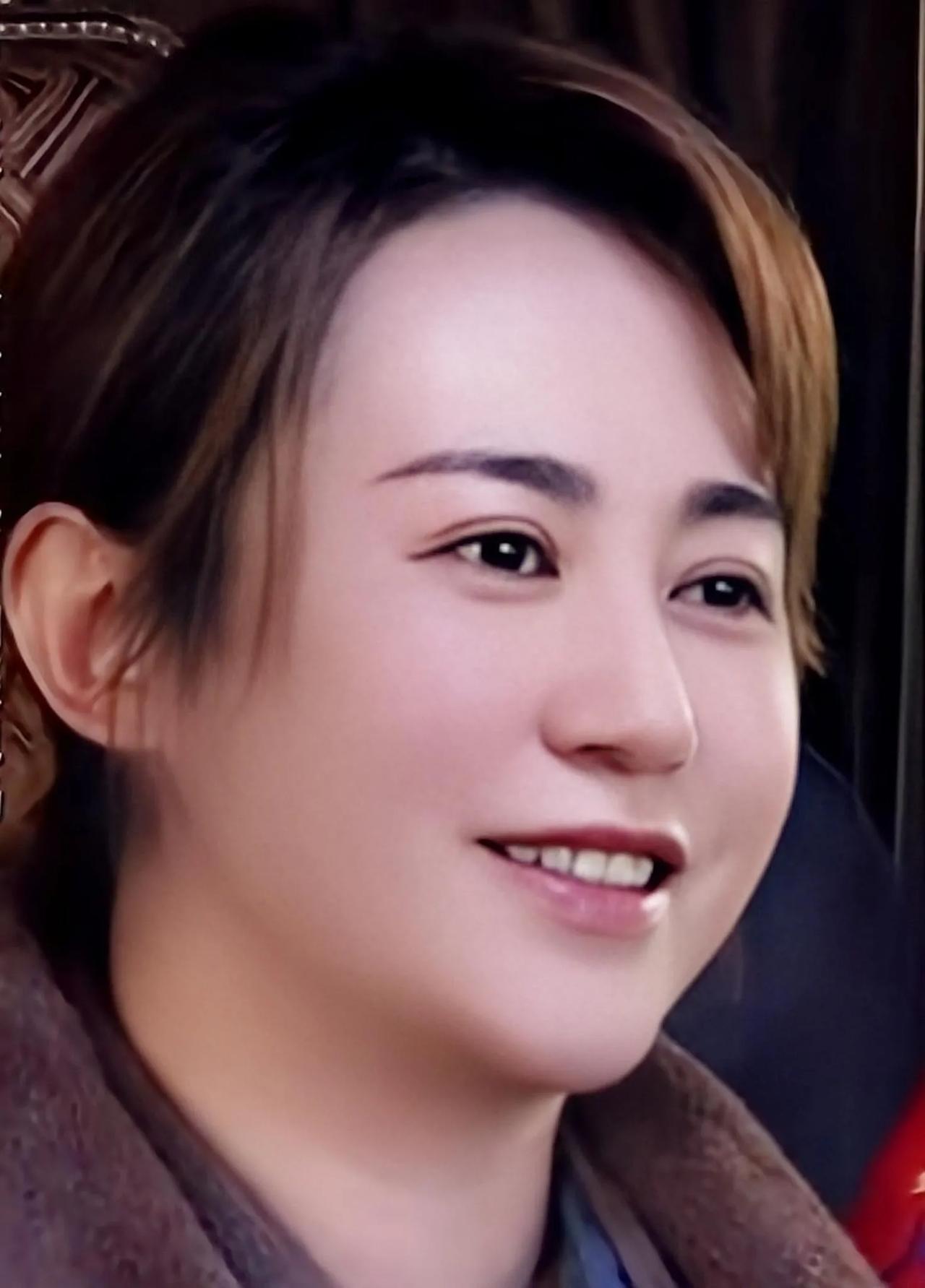  马丽，1982年6月28日出生于辽宁省丹东市宽甸满族自治县，先后毕业于中央戏剧