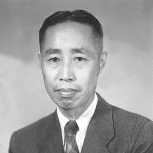 七岁那年，童第周想报考宁波效实中学。这所中学是浙江省的一所名牌学校，入学成绩特别