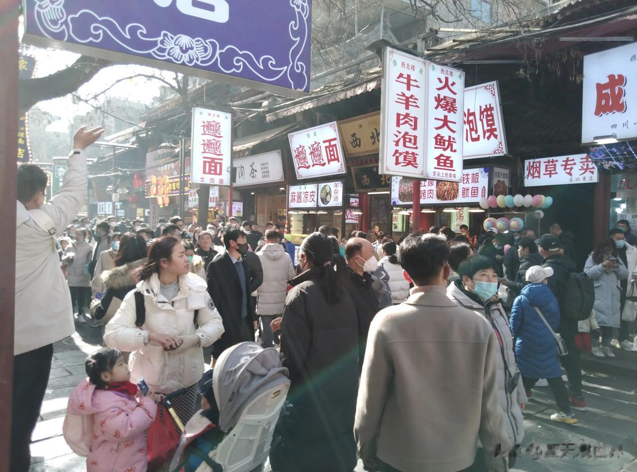 春节期间各地游客爆满，憋了三年了终于可以开开心心玩了，我不禁有一个疑问，病毒哪去