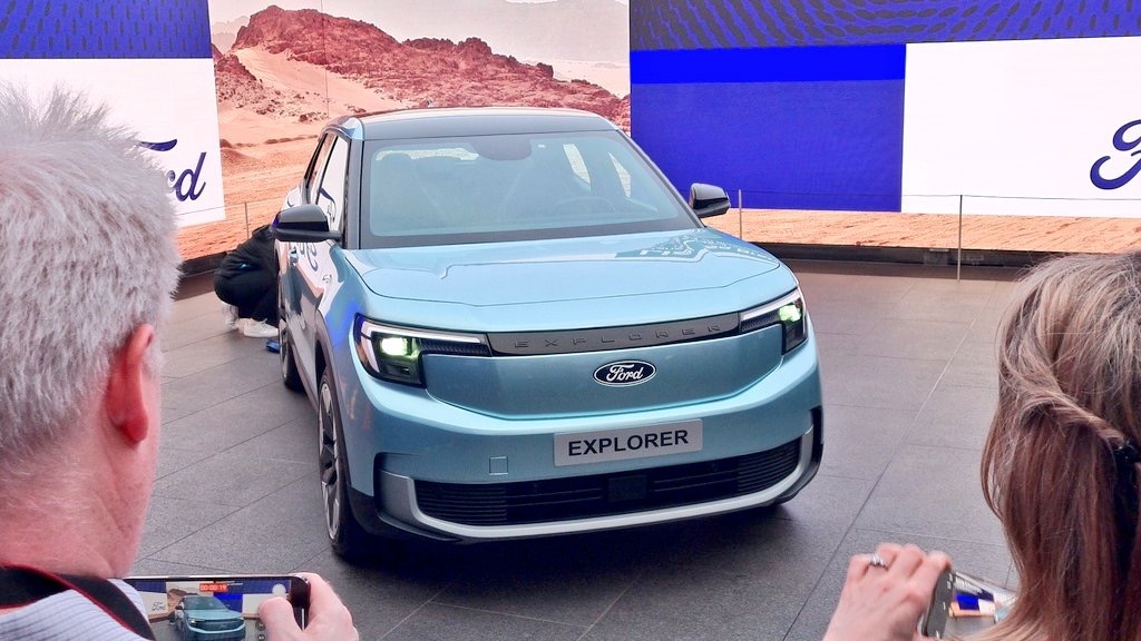 #汽车资讯# 【纯电之后尺寸也小了 #福特探险者# EV正式发布】3月21日，福