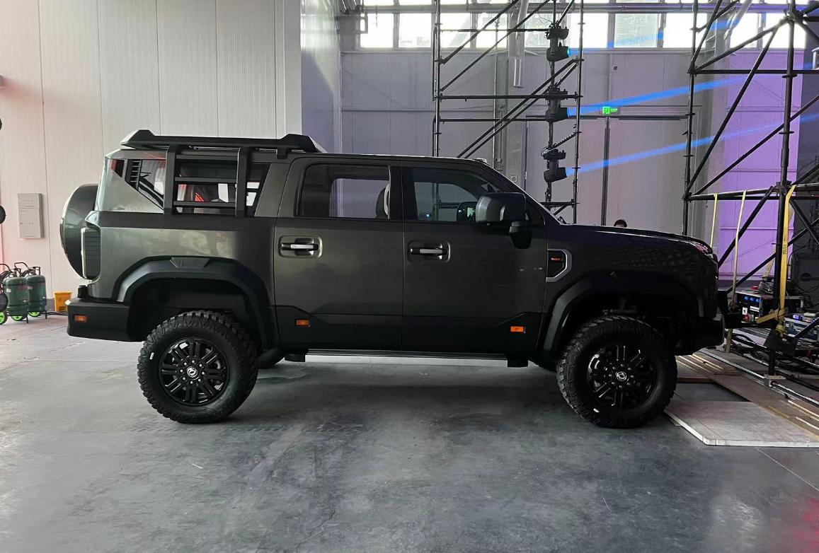 卫士太贵，悍马买不到，那就买辆猛士吧。

东风猛士MS600，售价48.68万-